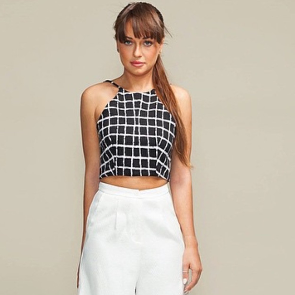 COVETED BASICS Crop Top